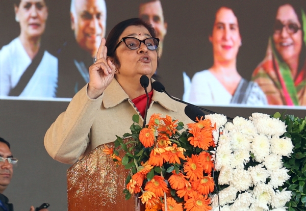 रैली कीे संबोधित करते हुए रजनी पाटिल।