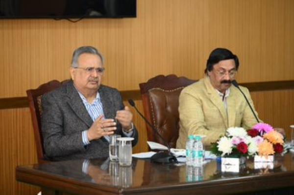 डॉ रमन सिंह की प्रेस कॉन्फ्रेंस डॉ रमन सिंह की प्रेस कॉन्फ्रेंस