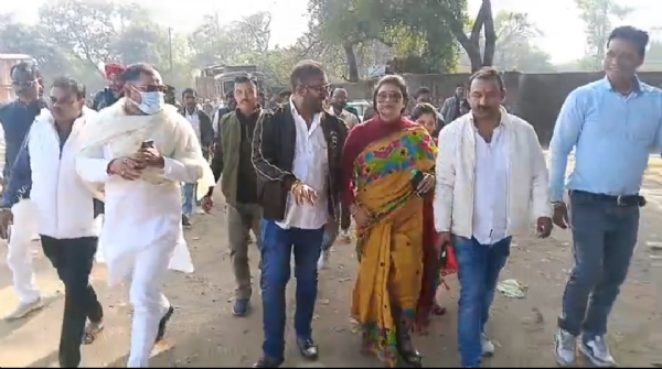 निरीक्षण को जाते जेएमएम केंद्रीय समिति के सदस्यगण निरीक्षण को जाते जेएमएम केंद्रीय समिति के सदस्यगण