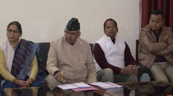 बैठक में मौजूद विभागीय मंत्री गणेश जोशी व अन्य बैठक में मौजूद विभागीय मंत्री गणेश जोशी व अन्य