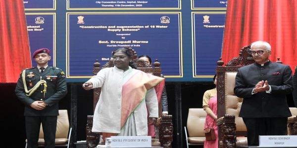 राष्ट्रपति द्रौपदी मुर्मु गुरुवार को मणिपुर में आयोजित अभिनंदन समारोह में राष्ट्रपति द्रौपदी मुर्मु गुरुवार को मणिपुर में आयोजित अभिनंदन समारोह में