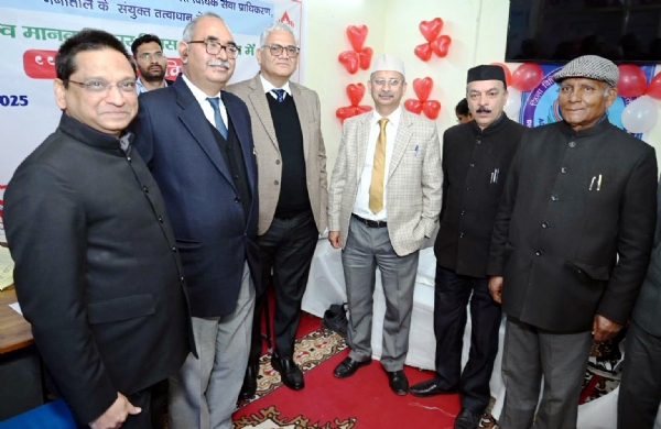 जिला न्यायालय परिसर में आयोजित रक्तदान शिविर में मौजूद उच्च न्यायालय के न्यायाधीश एवं अधिवक्ता। जिला न्यायालय परिसर में आयोजित रक्तदान शिविर में मौजूद उच्च न्यायालय के न्यायाधीश एवं अधिवक्ता।