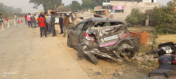 क्षतिग्रस्त वाहन क्षतिग्रस्त वाहन