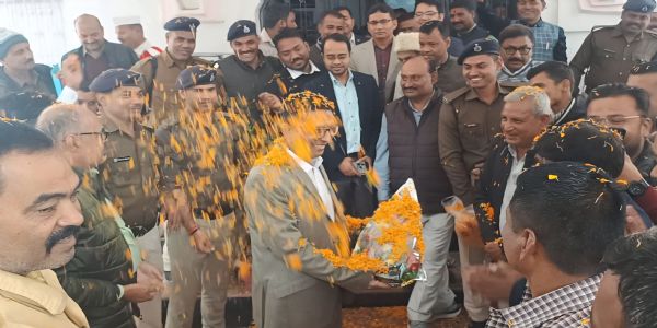 जिलाधिकारी अमन समीर की भावभीनी विदाई