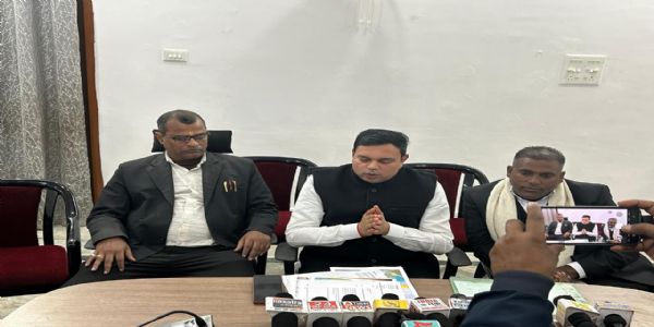 फर्जी मतदाता का नाम जोड़ने का लगाया आरोप