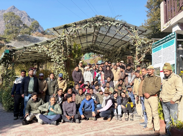 पक्षी सर्वेक्षण में शामिल देश भर से आये बर्ड वॉचर। पक्षी सर्वेक्षण में शामिल देश भर से आये बर्ड वॉचर।