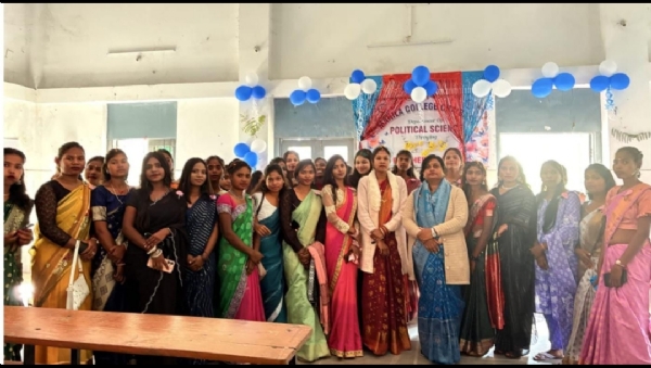 कालेज में छात्रों का स्वागत कालेज में छात्रों का स्वागत