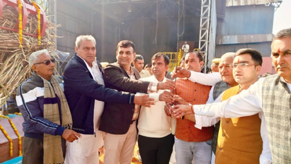 शुगर मील पिराई सत्र का शुभारंभ करते हुए। शुगर मील पिराई सत्र का शुभारंभ करते हुए।