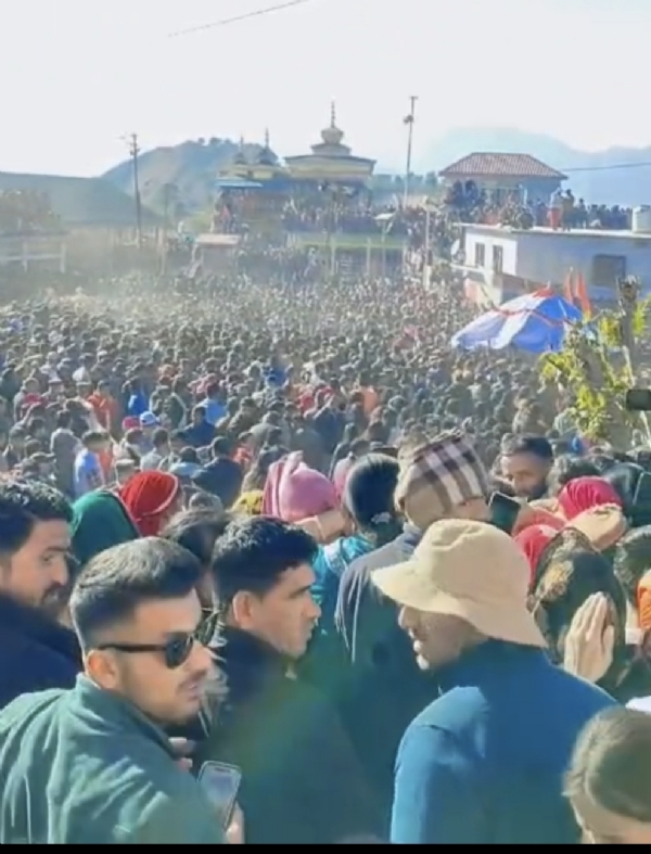 अनोखा चमत्कार,विरह में बिलखती लड़कियों से मिलने दौड़ कर वापिस आए आराध्य देव अनोखा चमत्कार,विरह में बिलखती लड़कियों से मिलने दौड़ कर वापिस आए आराध्य देव