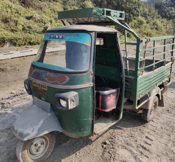 चोरी के उपयोग किया गया टेम्पो चोरी के उपयोग किया गया टेम्पो