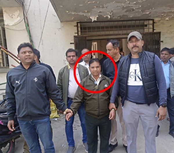 लैकायुक्त कार्यवाही में लेखापाल गिरफ्तार लैकायुक्त कार्यवाही में लेखापाल गिरफ्तार