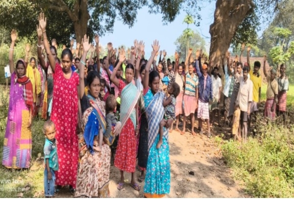 आंदोलन करते ग्रामीण आंदोलन करते ग्रामीण