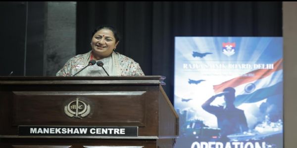 मानेकशॉ सेंटर दिल्ली कैंट में आयोजित सशस्त्र सेना झंडा दिवस समारोह को संबोधित करती मुख्यमंत्री रेखा गुप्ता मानेकशॉ सेंटर दिल्ली कैंट में आयोजित सशस्त्र सेना झंडा दिवस समारोह को संबोधित करती मुख्यमंत्री रेखा गुप्ता