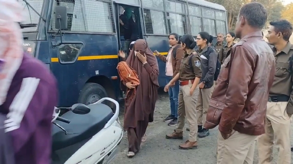 राज्य साइबर पुलिस ने फर्जी एडवाइजरी कॉल सेंटर पर मारा छापा राज्य साइबर पुलिस ने फर्जी एडवाइजरी कॉल सेंटर पर मारा छापा