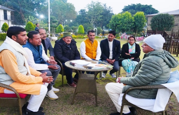 घनसाली क्षेत्र के प्रतिनिधिमंडल पिलखी स्वास्थ्य सेवाओं के उन्नयन के लिए मुख्यमंत्री पुष्कर सिंह धामी से मुलाकात करते। घनसाली क्षेत्र के प्रतिनिधिमंडल पिलखी स्वास्थ्य सेवाओं के उन्नयन के लिए मुख्यमंत्री पुष्कर सिंह धामी से मुलाकात करते।