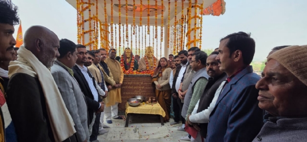 रामलाल राही को श्रद्धांजलि देते विशिष्ट जन रामलाल राही को श्रद्धांजलि देते विशिष्ट जन