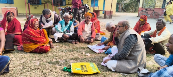 वास भूमि न मिलने से कटाव पीड़ित दर-दर भटकने को मजबूर,प्रशासन मौन