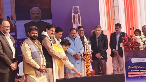 कार्यक्रम में उपस्थित विशिष्ट जन और केन्द्रीय मंत्री कार्यक्रम में उपस्थित विशिष्ट जन और केन्द्रीय मंत्री