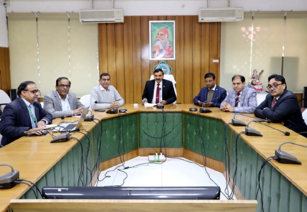 ऑनलाइन बैठक में उपस्थित कुलपति नरसीराम बिश्नोई तथा अन्य