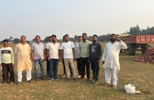 खमहरिया कलां गांव में जीआईसी विद्यालय के भूमि पूजन में जुटे लोग खमहरिया कलां गांव में जीआईसी विद्यालय के भूमि पूजन में जुटे लोग