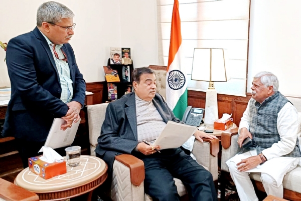 नितिन गड़करी से मुलाकात करते सांसद विष्णु दयाल राम नितिन गड़करी से मुलाकात करते सांसद विष्णु दयाल राम