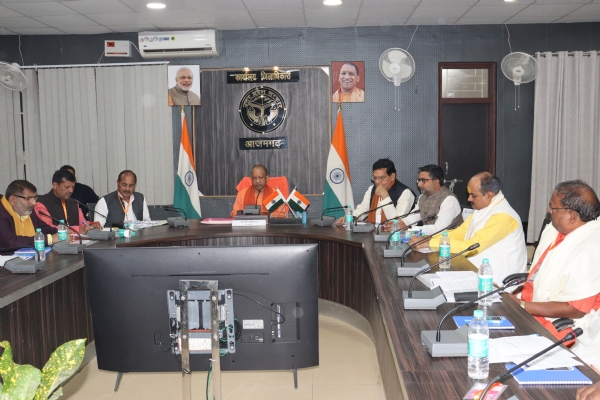 कलेक्ट्रेट सभागर में वैठक करते सीएम 3 कलेक्ट्रेट सभागर में वैठक करते सीएम 3