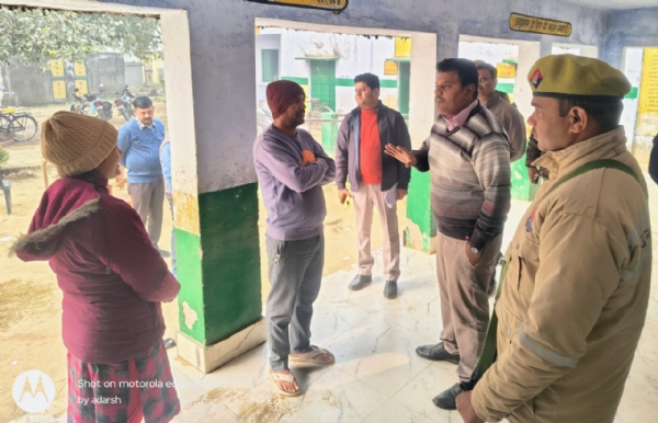 स्कूल का निरीक्षण करते स्कूल का निरीक्षण करते