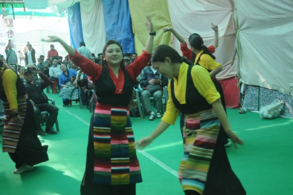 दलाई लामा के नोबेल सम्मान दिवस पर जयपुर में तिब्बती समाज ने ढोल-नगाड़ों पर रचा उत्सव दलाई लामा के नोबेल सम्मान दिवस पर जयपुर में तिब्बती समाज ने ढोल-नगाड़ों पर रचा उत्सव