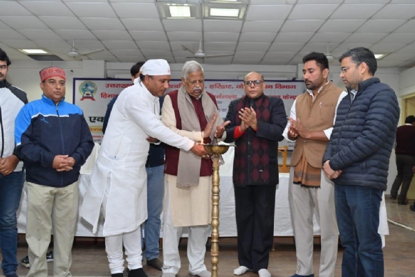 प्राकृतिक चिकित्सा पर राष्ट्रीय संगोष्ठी में प्रतिभागी प्राकृतिक चिकित्सा पर राष्ट्रीय संगोष्ठी में प्रतिभागी