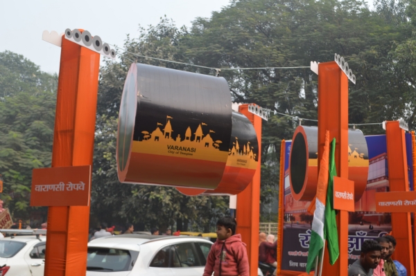 वर्षगांठ पर निकली शोभायात्रा वर्षगांठ पर निकली शोभायात्रा