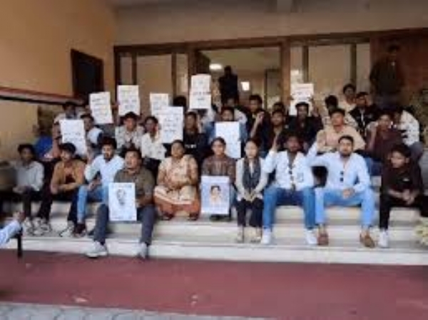 भोपाल यूथ कांग्रेस कार्यवाहक जिलाध्यक्ष के खिलाफ पीसीसी में प्रदर्शन भोपाल यूथ कांग्रेस कार्यवाहक जिलाध्यक्ष के खिलाफ पीसीसी में प्रदर्शन