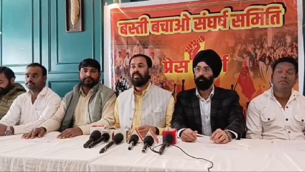 धरना प्रदर्शन की जानकारी देते रामबाबू तिवारी धरना प्रदर्शन की जानकारी देते रामबाबू तिवारी