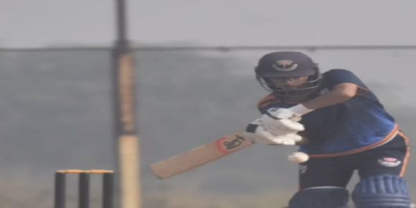 वीमेंस U-19 मुकाबले में बल्लेबाज़ी करती खिलाड़ी वीमेंस U-19 मुकाबले में बल्लेबाज़ी करती खिलाड़ी