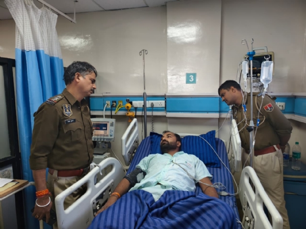 बजरंग दल कार्यकर्ताओं पर हमले के विरोध में सैकड़ों कार्यकर्ताओं ने पुलिस थाने का किया घेराव बजरंग दल कार्यकर्ताओं पर हमले के विरोध में सैकड़ों कार्यकर्ताओं ने पुलिस थाने का किया घेराव