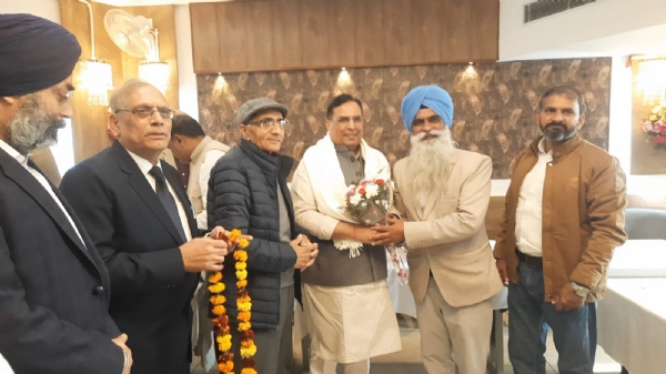 फोटो कैप्शन 13आरटीके1 हरियाणा आर्चरी एसोसिएशन के नवनियुक्त प्रधान कैप्टन अभिमन्यु का स्वागत करते पदाधिकारी। निस ---------------- फोटो कैप्शन 13आरटीके1 हरियाणा आर्चरी एसोसिएशन के नवनियुक्त प्रधान कैप्टन अभिमन्यु का स्वागत करते पदाधिकारी। निस ----------------