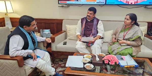 केंद्रीय मंत्री जोशी से मिले मप्र के खाद्य मंत्री राजपूत केंद्रीय मंत्री जोशी से मिले मप्र के खाद्य मंत्री राजपूत