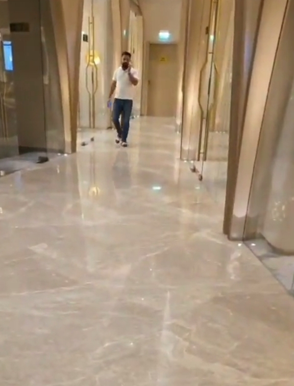 होटल में शुभम जायसवाल की फोटो होटल में शुभम जायसवाल की फोटो