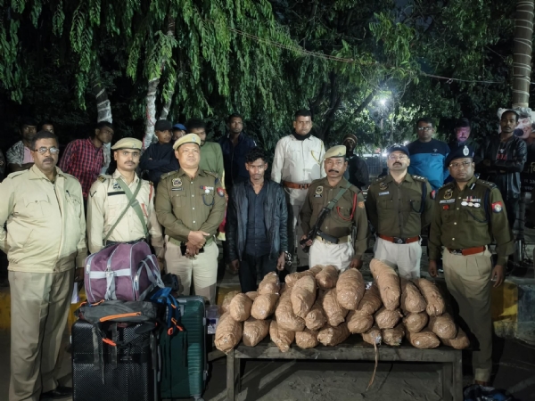 भारी मात्रा में गांजा समेत एक गिरफ्तार भारी मात्रा में गांजा समेत एक गिरफ्तार