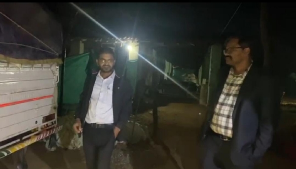 कार्रवाई के दाैरान फाेटाे। कार्रवाई के दाैरान फाेटाे।