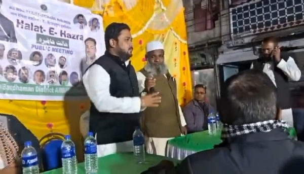 कार्यक्रम में शामिल दानी स कार्यक्रम में शामिल दानी स