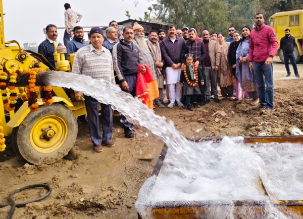 जम्मू पश्चिम में अमृत 2.0 के तहत नए ट्यूबवेल का उद्घाटन बख्शी नगर व आसपास के इलाकों में पेयजल आपूर्ति में सुधार की उम्मीद जम्मू पश्चिम में अमृत 2.0 के तहत नए ट्यूबवेल का उद्घाटन बख्शी नगर व आसपास के इलाकों में पेयजल आपूर्ति में सुधार की उम्मीद