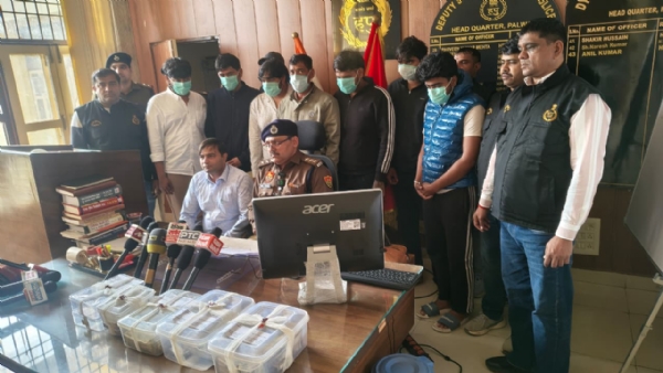 आरोपी पुलिस की गिरफ्त में आरोपी पुलिस की गिरफ्त में