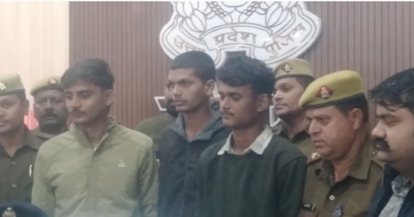 तीनों आरोपित को पुलिस ने किया गिरफ्तार तीनों आरोपित को पुलिस ने किया गिरफ्तार
