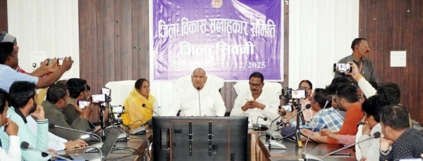 मंत्री करण सिंह वर्मा की अध्यक्षता में सिवनी में हुई जिला विकास सलाहकार समिति की बैठक मंत्री करण सिंह वर्मा की अध्यक्षता में सिवनी में हुई जिला विकास सलाहकार समिति की बैठक