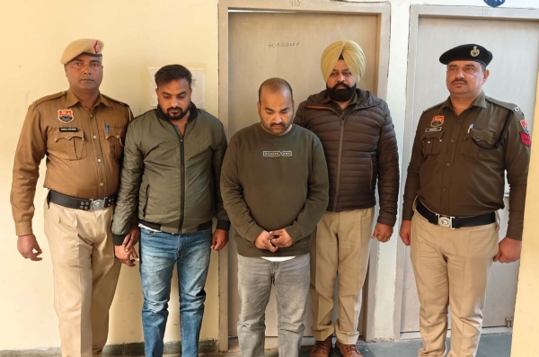 गुरुग्राम पुलिस की गिरफ्त में वाइन शॉप पर 10 करोड़ की अवैध विदेशी शराब संग्रहित करने का आरोपी मालिक गिरफ्तार। गुरुग्राम पुलिस की गिरफ्त में वाइन शॉप पर 10 करोड़ की अवैध विदेशी शराब संग्रहित करने का आरोपी मालिक गिरफ्तार।