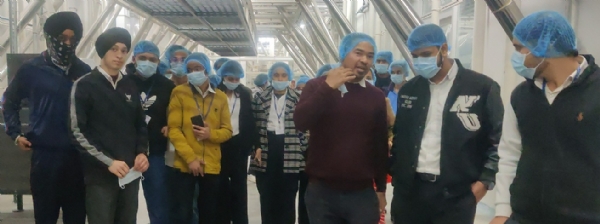 बी कॉम के छात्रों ने की इंडस्ट्रियल विजिट, फूड मैन्युफैक्चरिंग प्रक्रियाओं को समझा बी कॉम के छात्रों ने की इंडस्ट्रियल विजिट, फूड मैन्युफैक्चरिंग प्रक्रियाओं को समझा