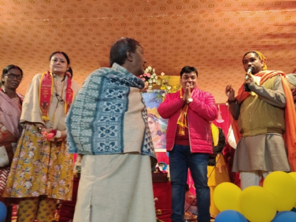 भागवत कथा पाठ में पहुंची अग्निमित्र पाल भागवत कथा पाठ में पहुंची अग्निमित्र पाल