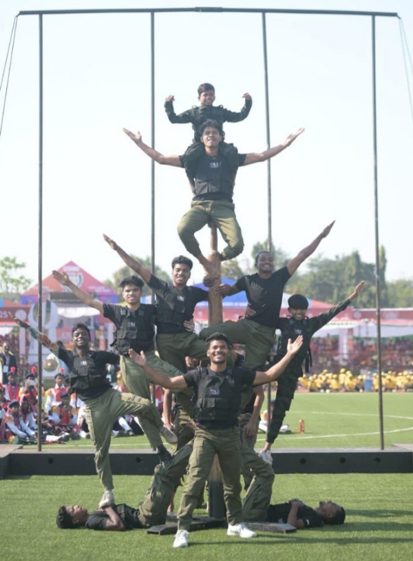 नारायणपुर के मलखम्भ खिलाड़ियों ने बस्तर ओलम्पिक में किया प्रदर्शन नारायणपुर के मलखम्भ खिलाड़ियों ने बस्तर ओलम्पिक में किया प्रदर्शन