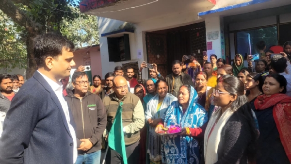 डीएम व अन्य अधिकारी डीएम व अन्य अधिकारी