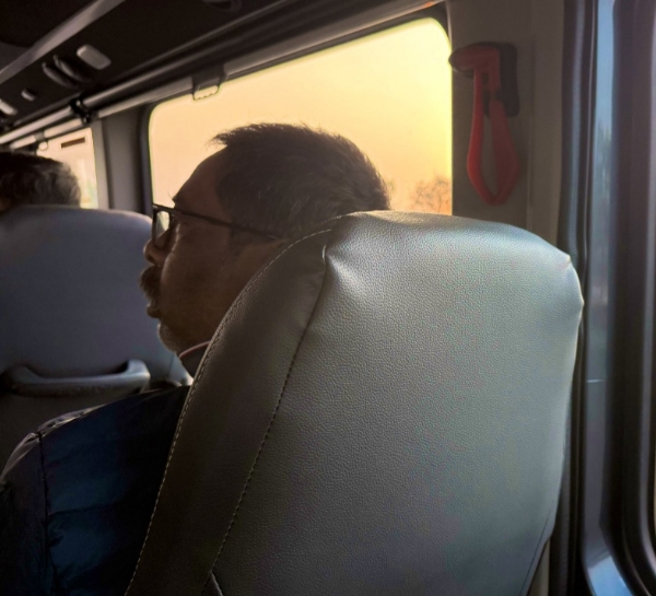 मुख्यमंत्री निरीक्षण करते हुए मुख्यमंत्री निरीक्षण करते हुए